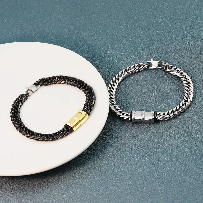 The Signature Chain Bracelet — Design study 2