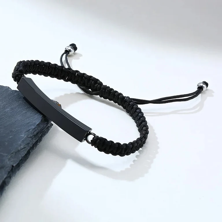 The Oval Keepsake Bracelet — Design study 3