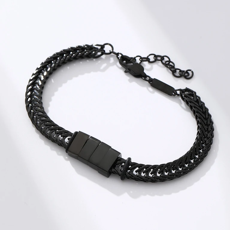 The Engraved Chain Bracelet — Design study 5