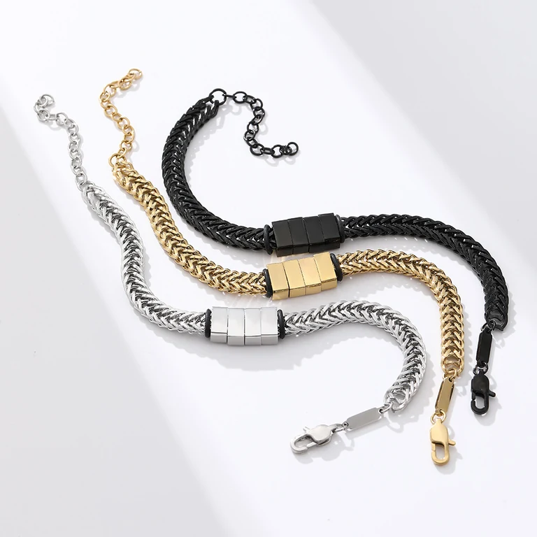 The Engraved Chain Bracelet — Design study 3