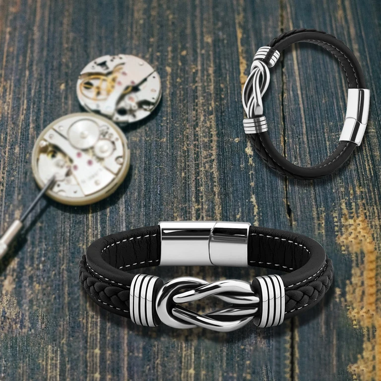 The Infinity Detail Bracelet — Design study 5