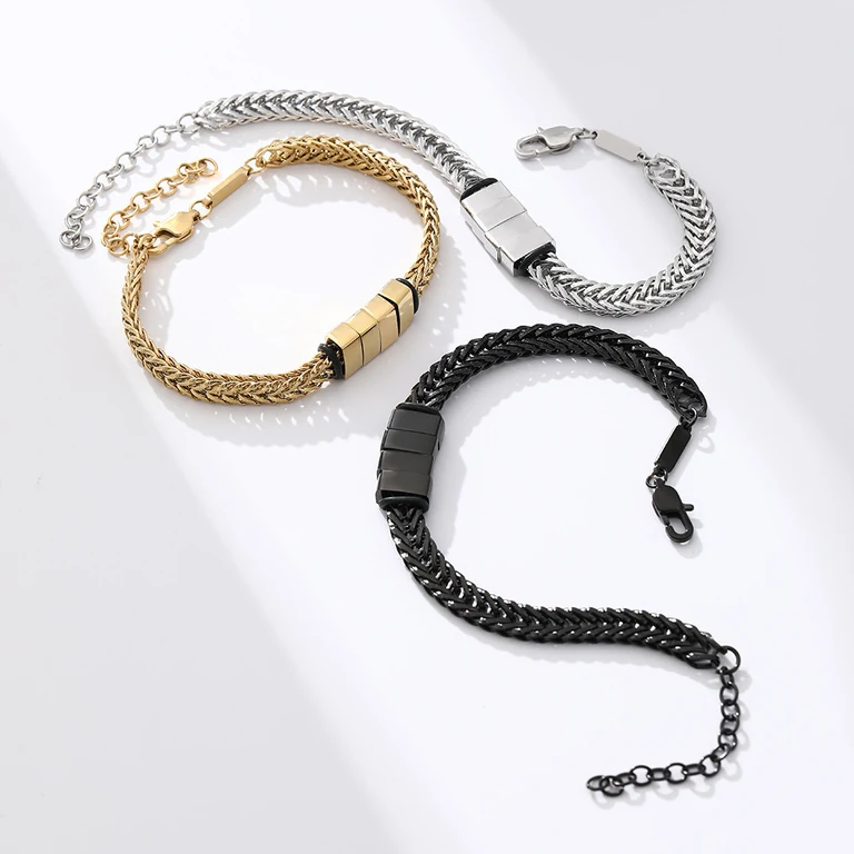 The Engraved Chain Bracelet — Design study 4