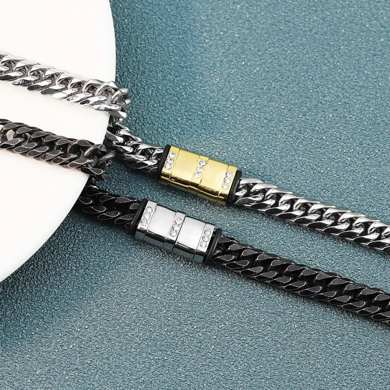 The Signature Chain Bracelet — Design study 3