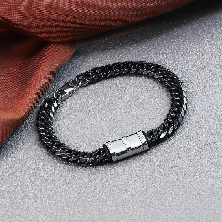 The Signature Chain Bracelet — Design study 5
