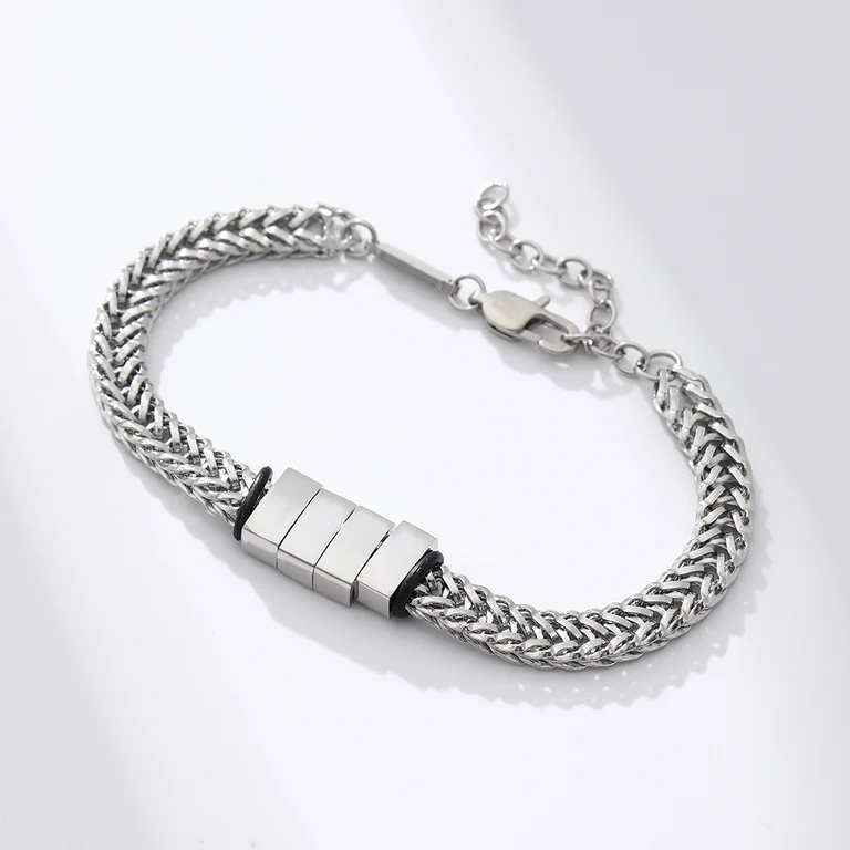 The Engraved Chain Bracelet — Design study 7