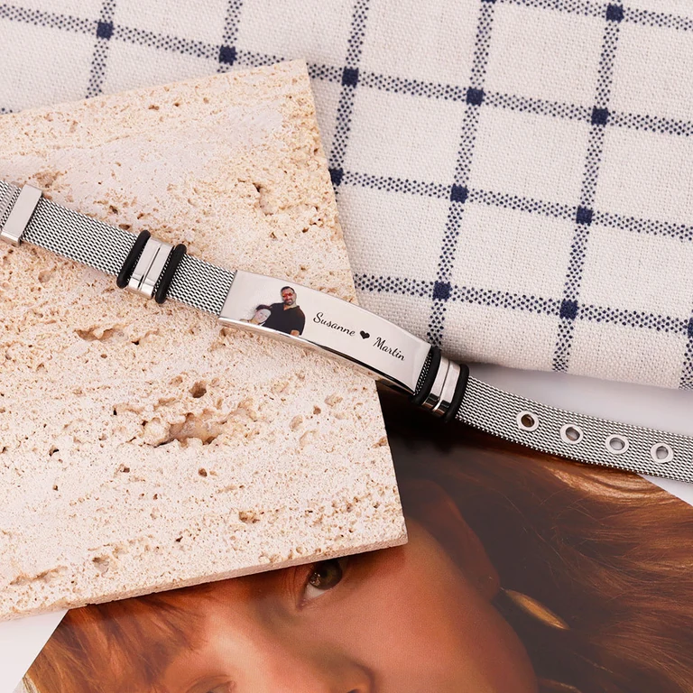 The Photo ID Bracelet — Design study 4
